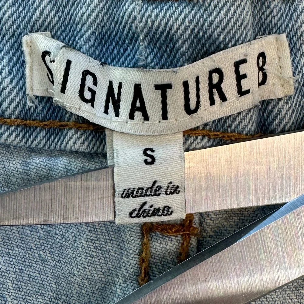 Signature 8 Jean Shorts Eight High Waisted Distressed Denim Women’s Size Small